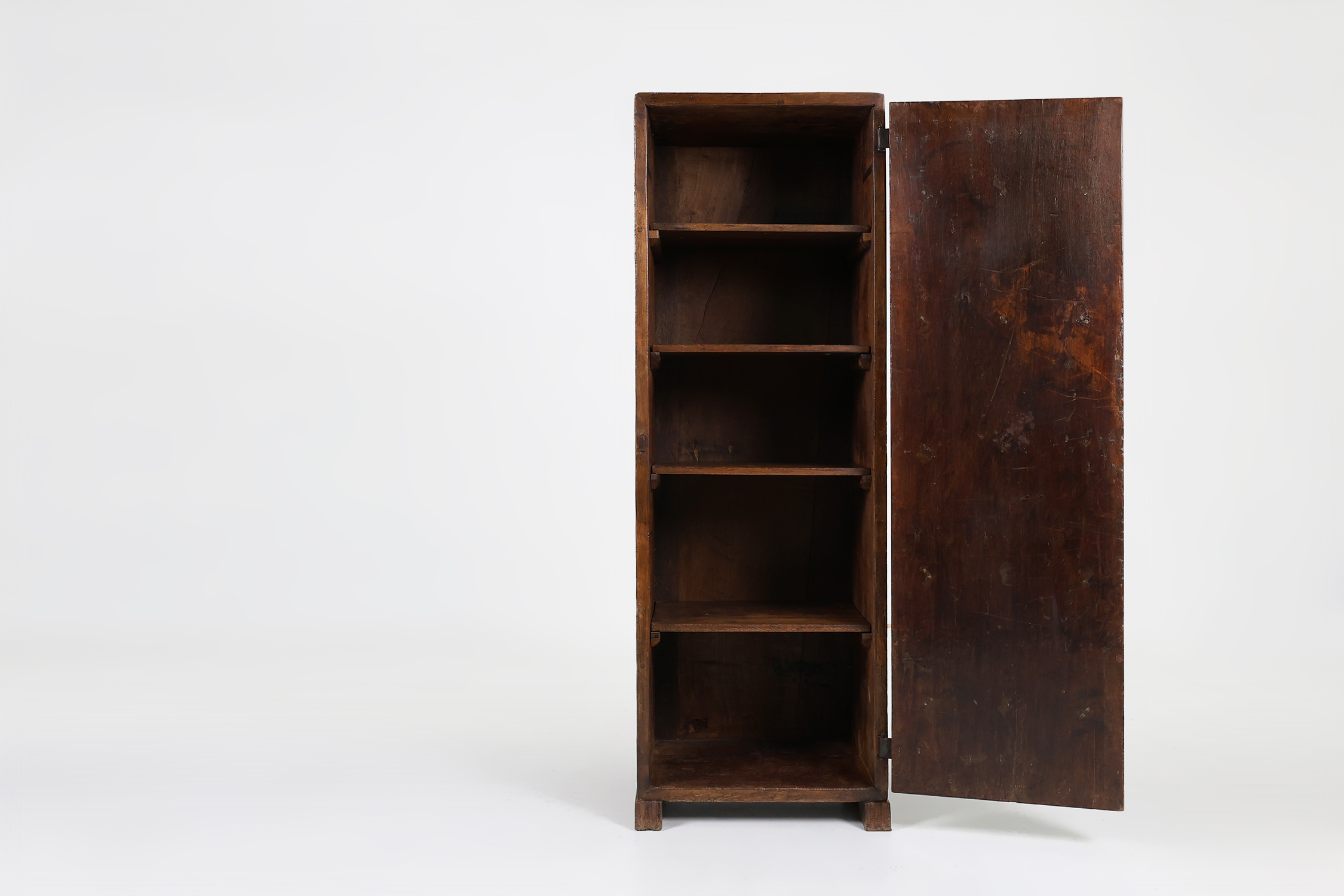 16th Century rustic cabinet in oak with ironwork, Francethumbnail